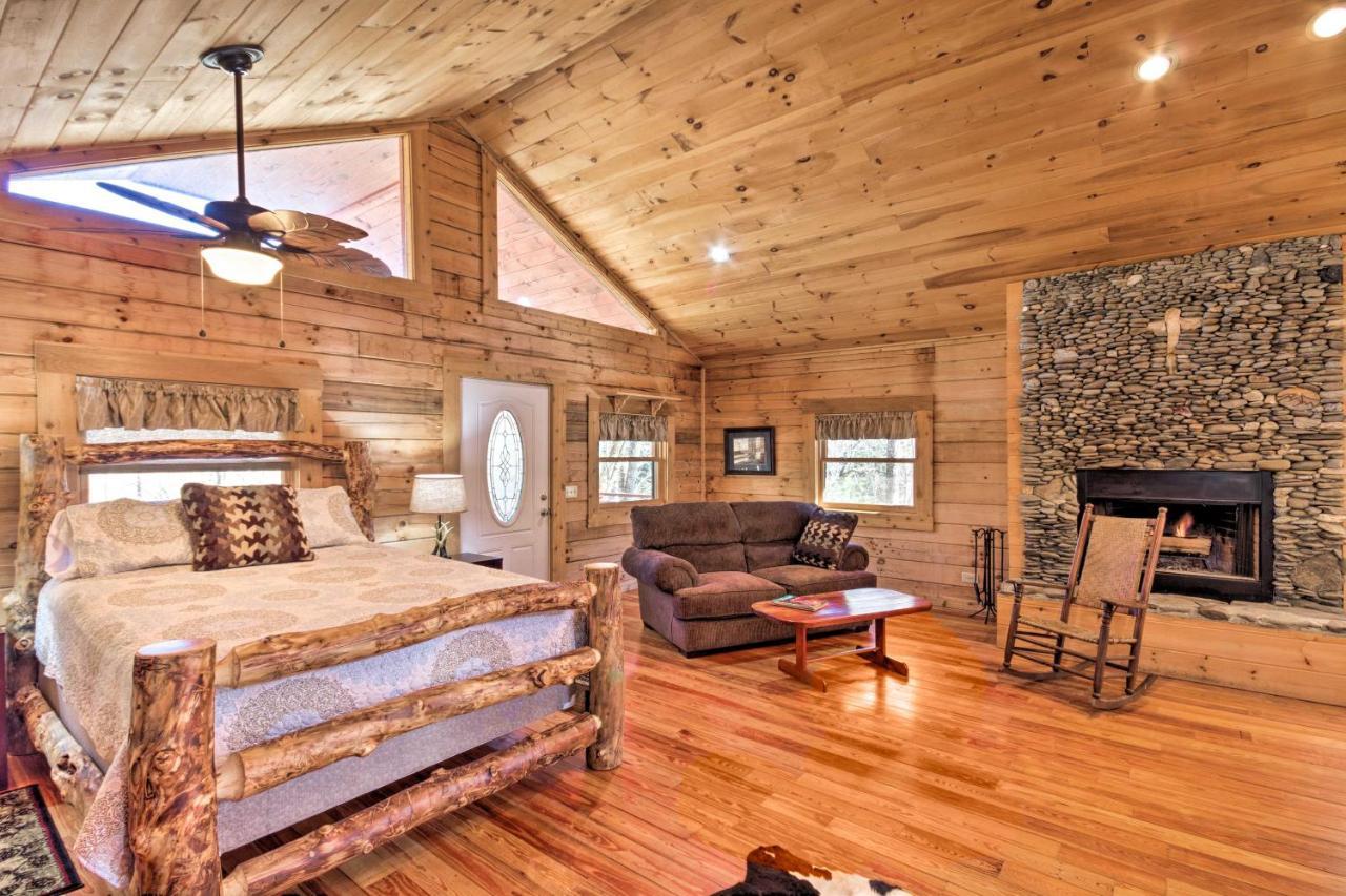 Bryson City Cabin With Wraparound Deck And Hot Tub Dış mekan fotoğraf