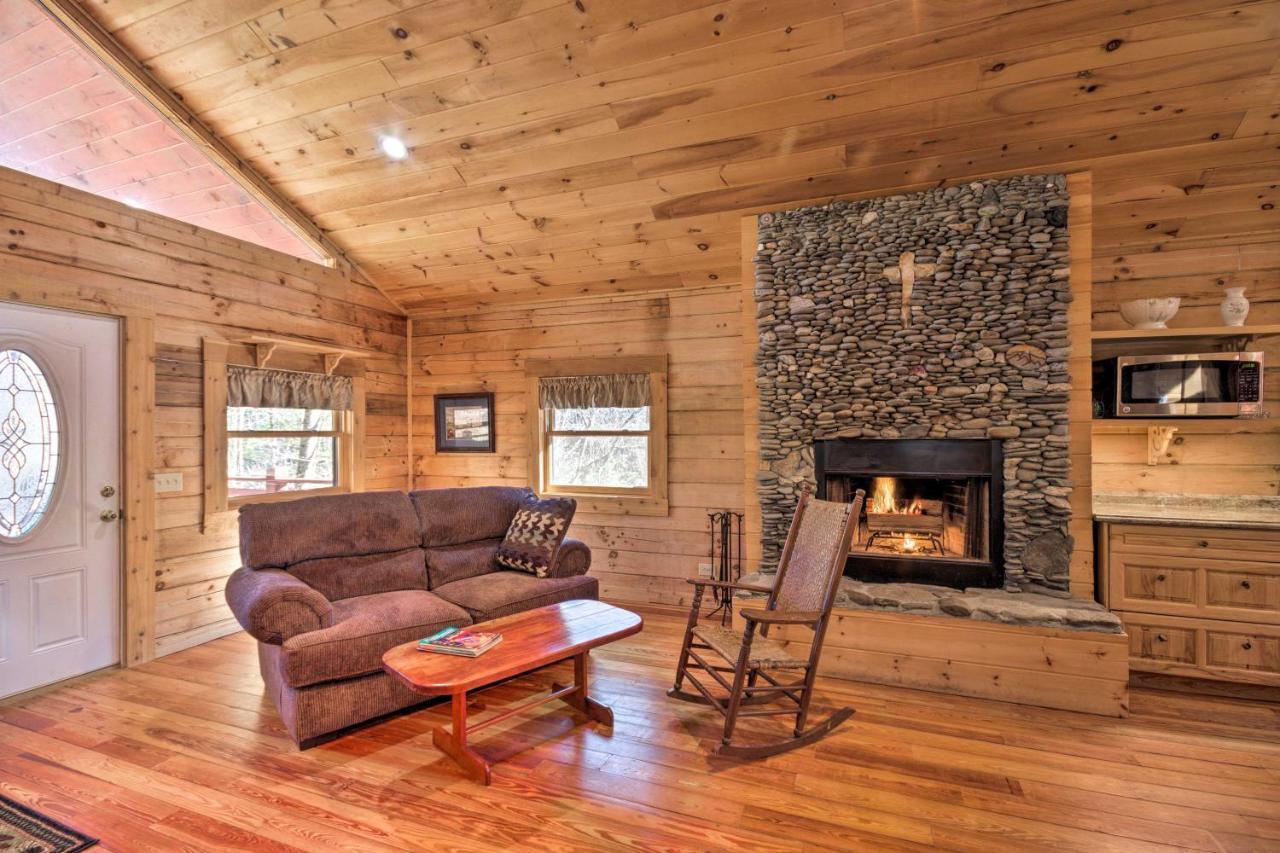 Bryson City Cabin With Wraparound Deck And Hot Tub Dış mekan fotoğraf